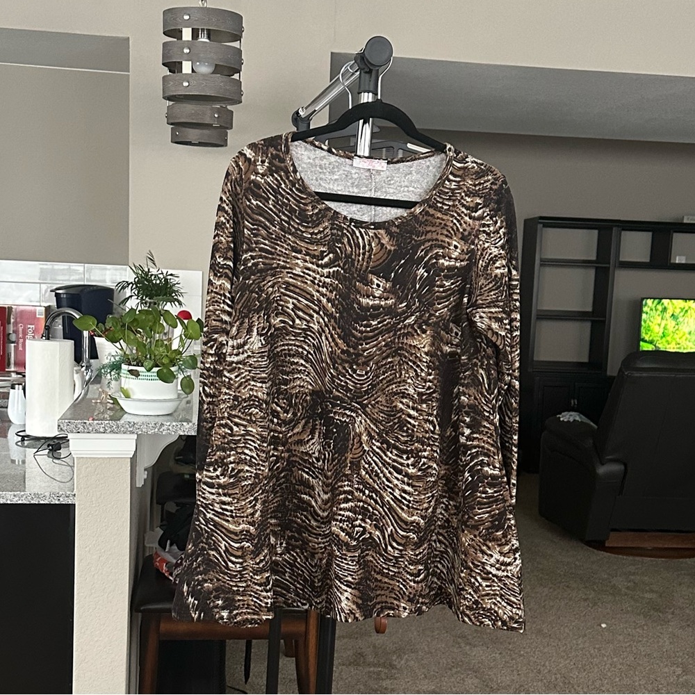 Pretty Young thing leopard print, long sleeve top. Size XL